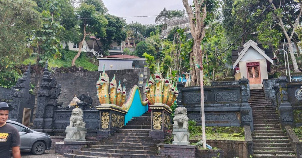 Imlek di Puncak Tebing Loji, Vihara Nam Hai Kwan Se Im Pu Sa Diselimuti Suasana Hening