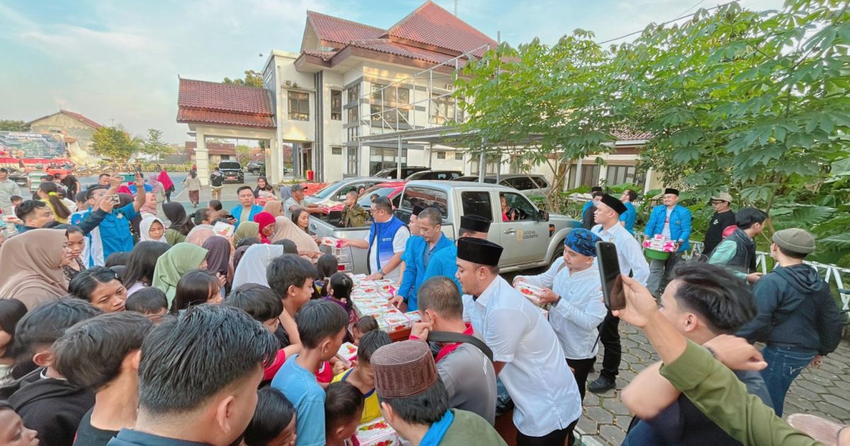 DPD KNPI Bogor Bagikan Takjil di Wilayah 5 Bagian Barat.