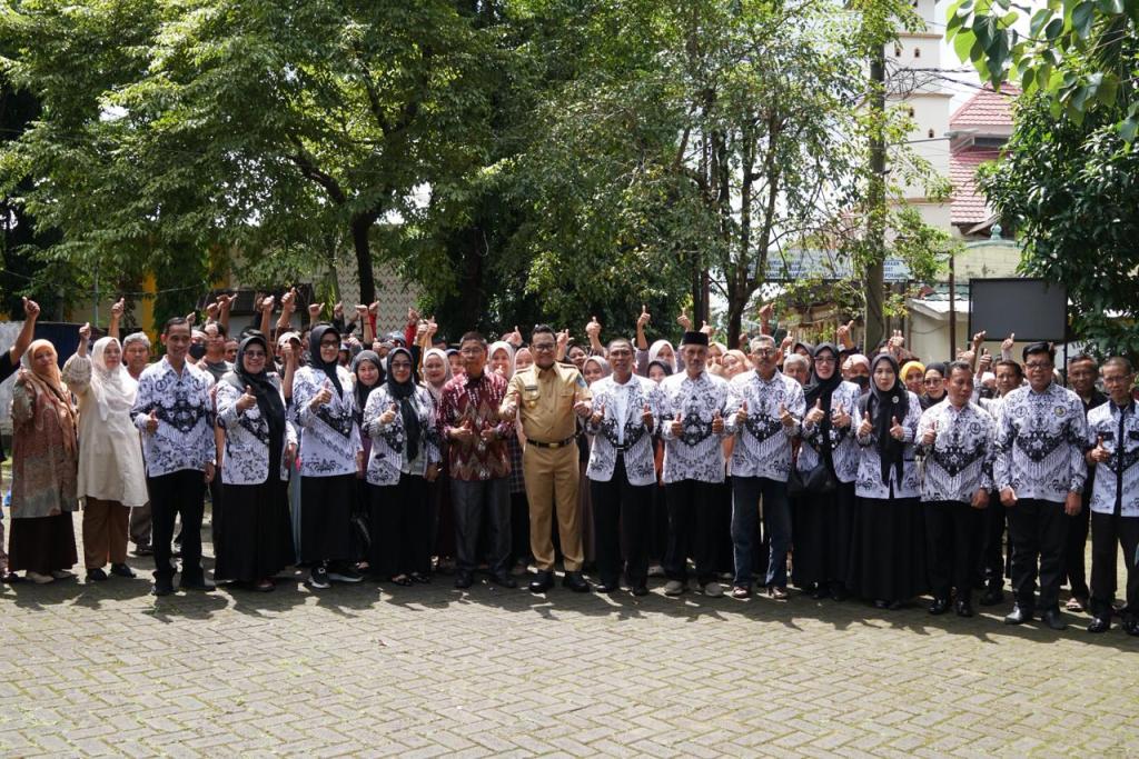 PGRI Gowa Tebar Berkah Ramadan, Fokus Dukungan Material untuk Guru Non-ASN