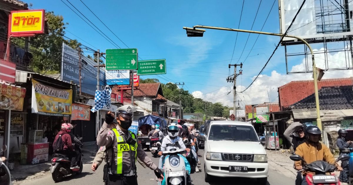 H+1 Lebaran, Wisatawan Mulai Berdatangan Padati Pantai-Pantai Selatan Sukabumi.
