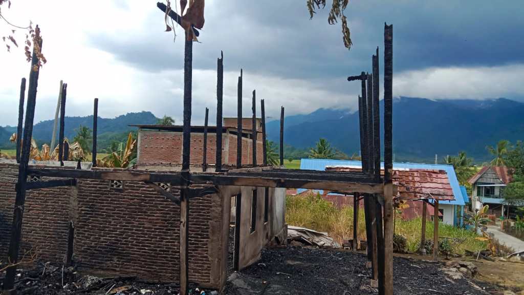 Solidaritas Pendidikan: Keluarga Besar SMAN 8 Pinrang Galang Bantuan untuk Korban Kebakaran Buttu Sappa