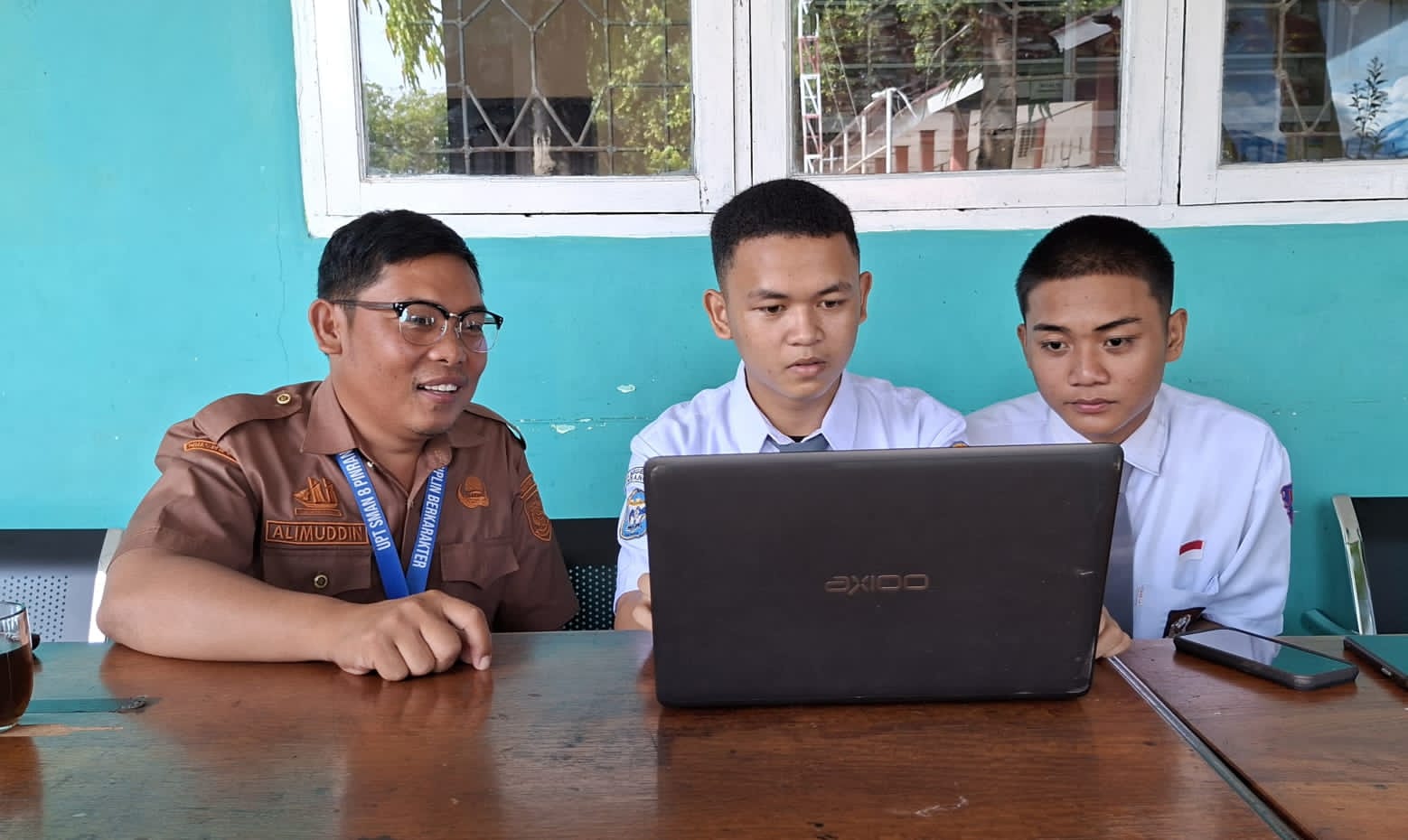 Penguatan Karakter dan Disiplin Siswa Jadi Fokus Utama dalam Upacara Rutin SMAN 8 Pinrang