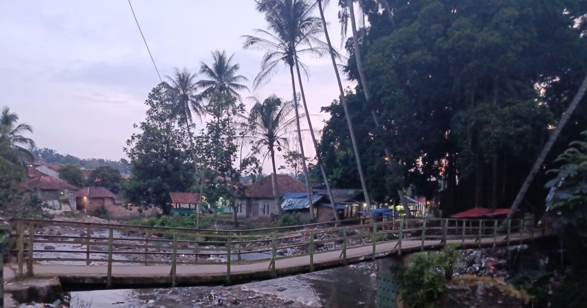 Jembatan di Desa Cintamanik Terancam Rubuh, Warga Minta Perhatian Pemkab Bogor.