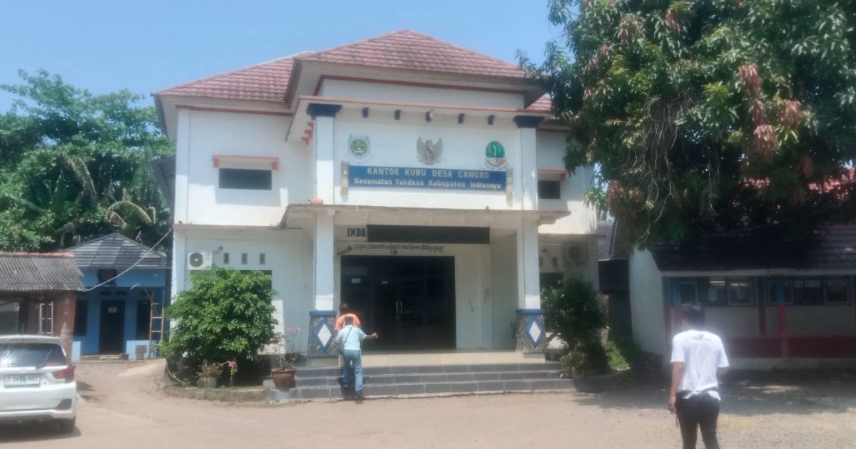 Kantor Kuwu Desa Cangko.