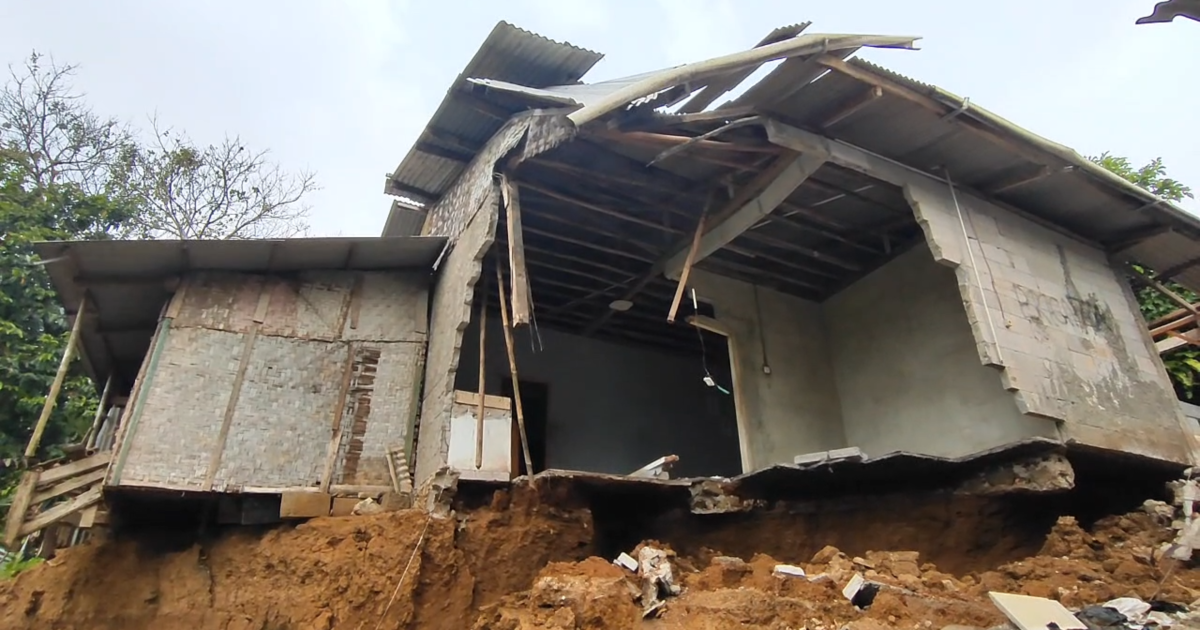 Tanah Bergerak Terjang Babakan Madang, Tiga Rumah Hancur, Warga Mengungsi