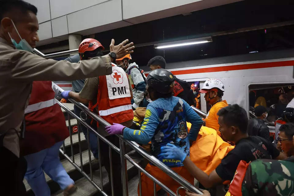 Polisi Segera Sterilkan Area Stasiun Bekasi Timur Pasca Insiden Evakuasi Kecelakaan