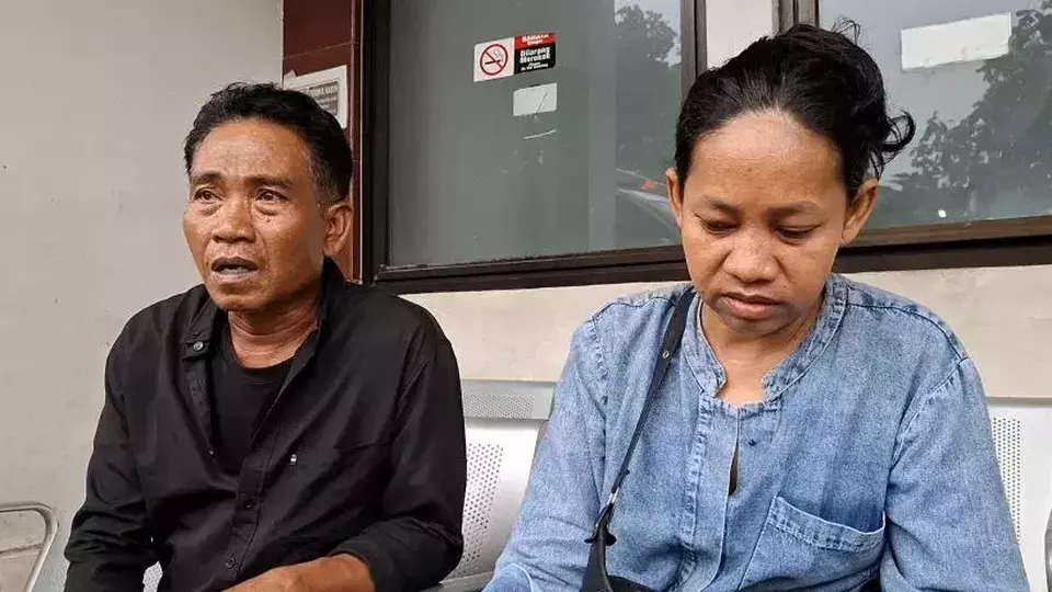 Perjalanan Commuter Line Berubah Horor: Pasangan Suami Istri Terlempar Akibat Benturan Keras di Bekasi