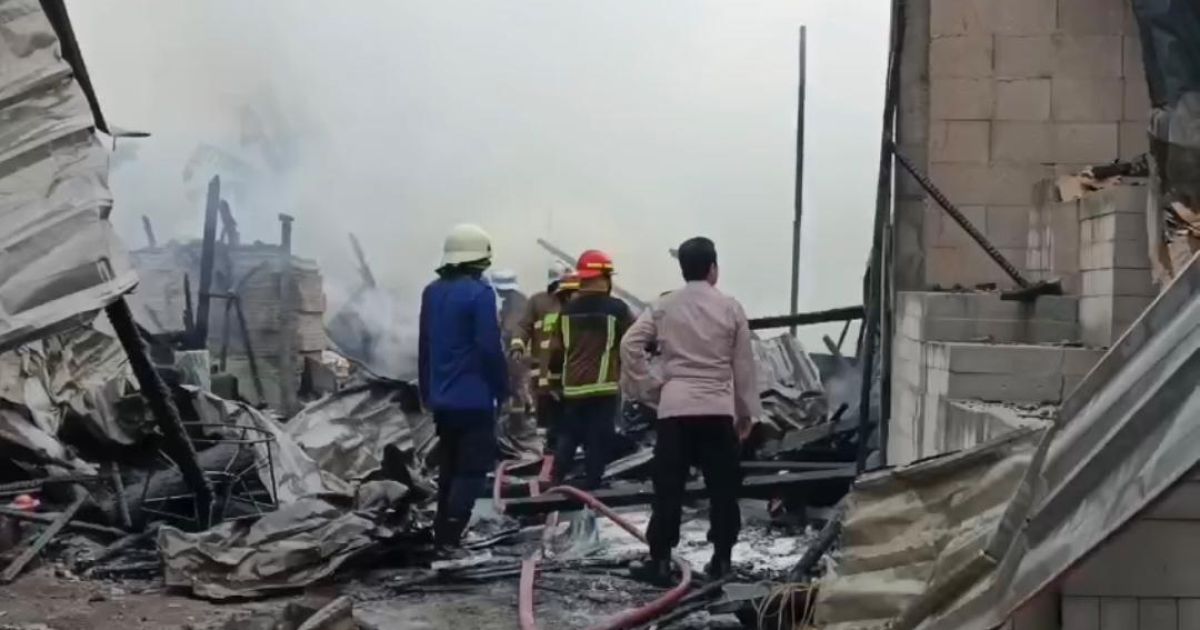 Kebakaran Hebat di Tarogong Kidul Garut, Dua Toko Ludes dan Satu Mobil Meledak