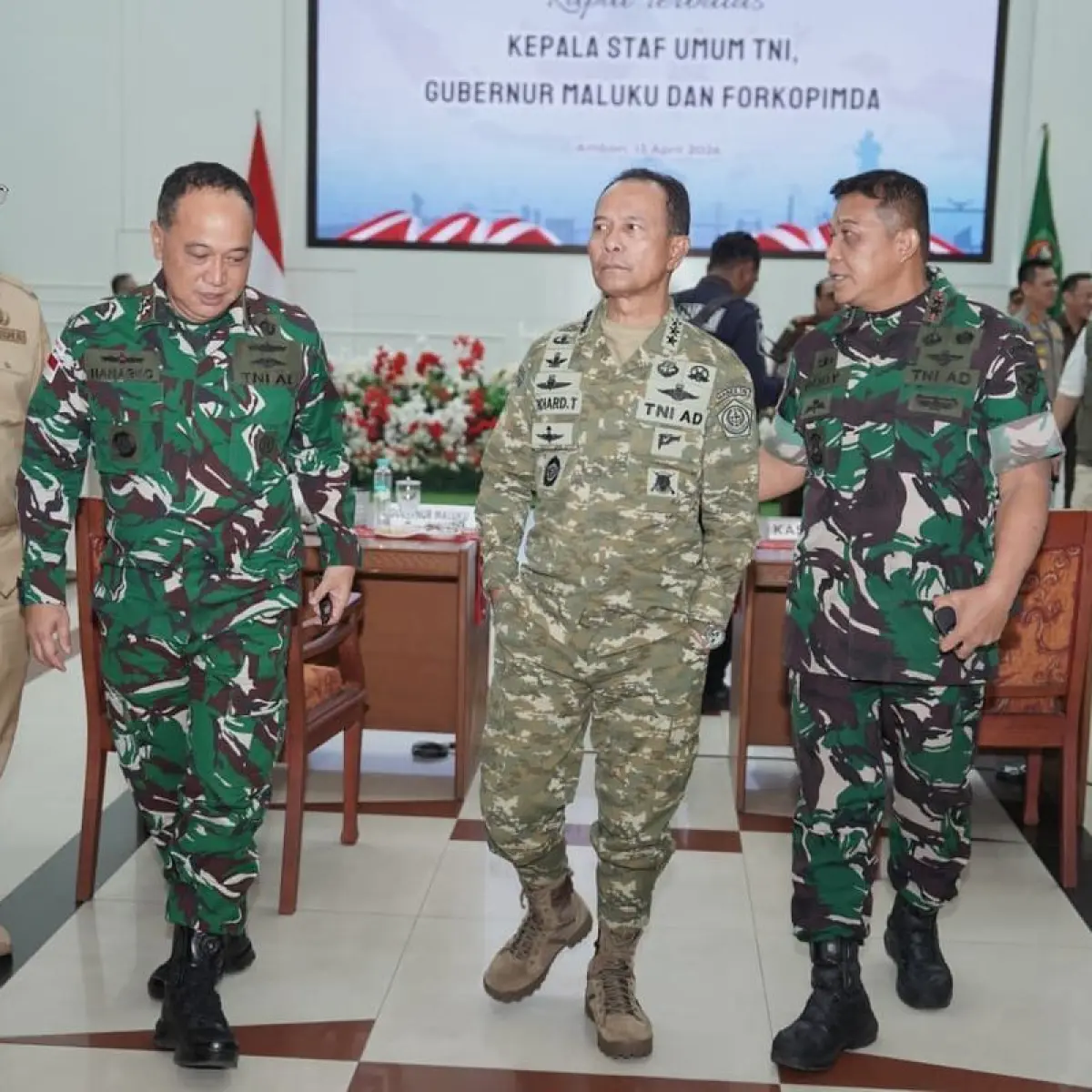 Operasi Gabungan TNI Bersihkan Tambang Emas Ilegal Gunung Botak, 16 WNA China Diamankan
