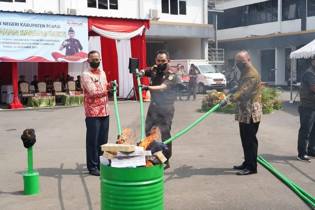 Kejari Bekasi Musnahkan Barang Bukti 92 Perkara