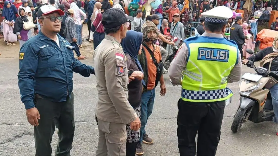 Satpol PP Jampangkulon Dapat Apresiasi Tinggi atas Pengaturan BLT Kesra di Kantor Pos Jampangkulon