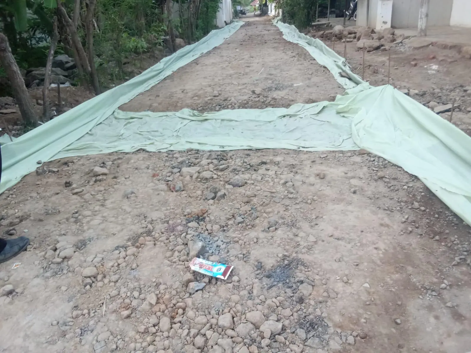 Pelaksana Proyek Rehabilitasi Jalan Setana Bojongsari Ogah Beri Tanggapan, Dugaan Kecurangan Kian Menguat?