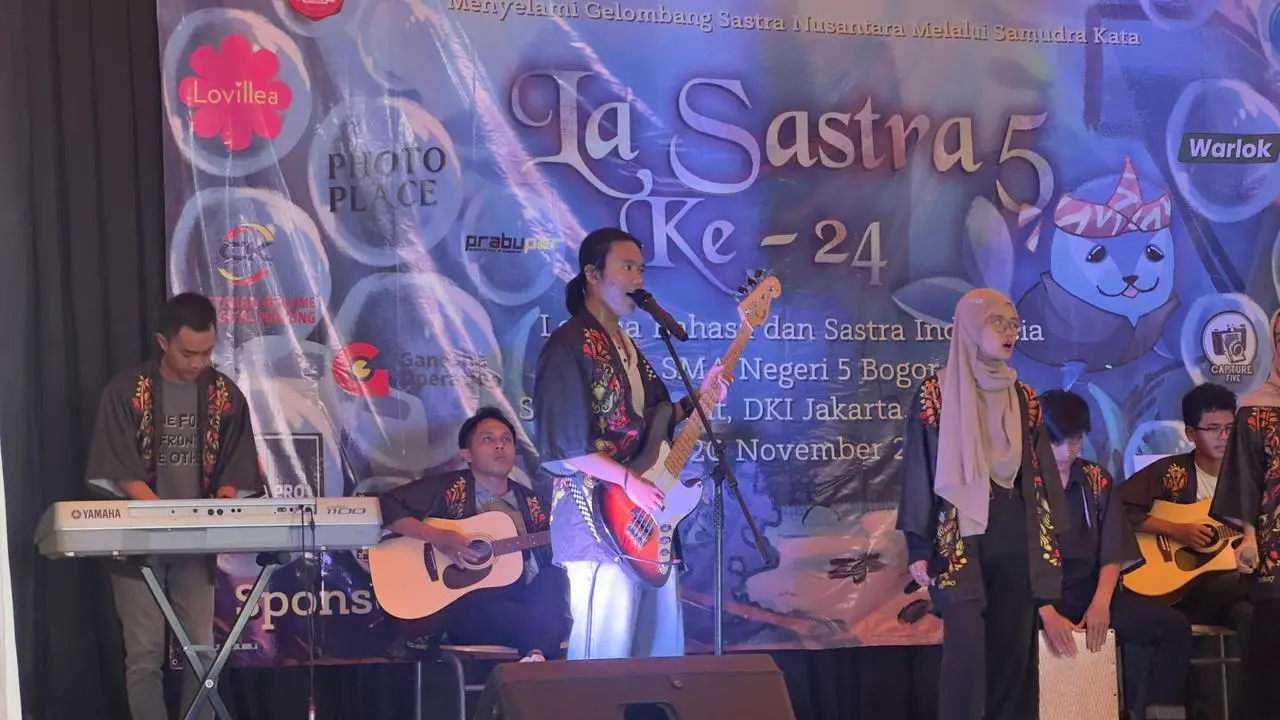 Nyanyian Diksatrasia Warnai La Sastra 5 ke-24 dengan Musikalisasi Puisi yang Menghidupkan Ruang Sastra