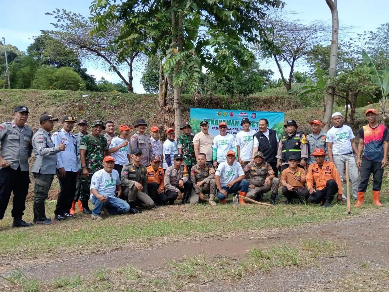 Hijaukan Hulu Ciliwung, 400 Pohon Ditanam di Karang Tengah dan Cipambuan
