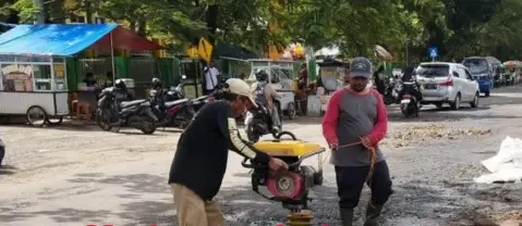 Jalan Ahmad Yani Ditambal Demi Keselamatan Warga, Respons Cepat PU Sukabumi