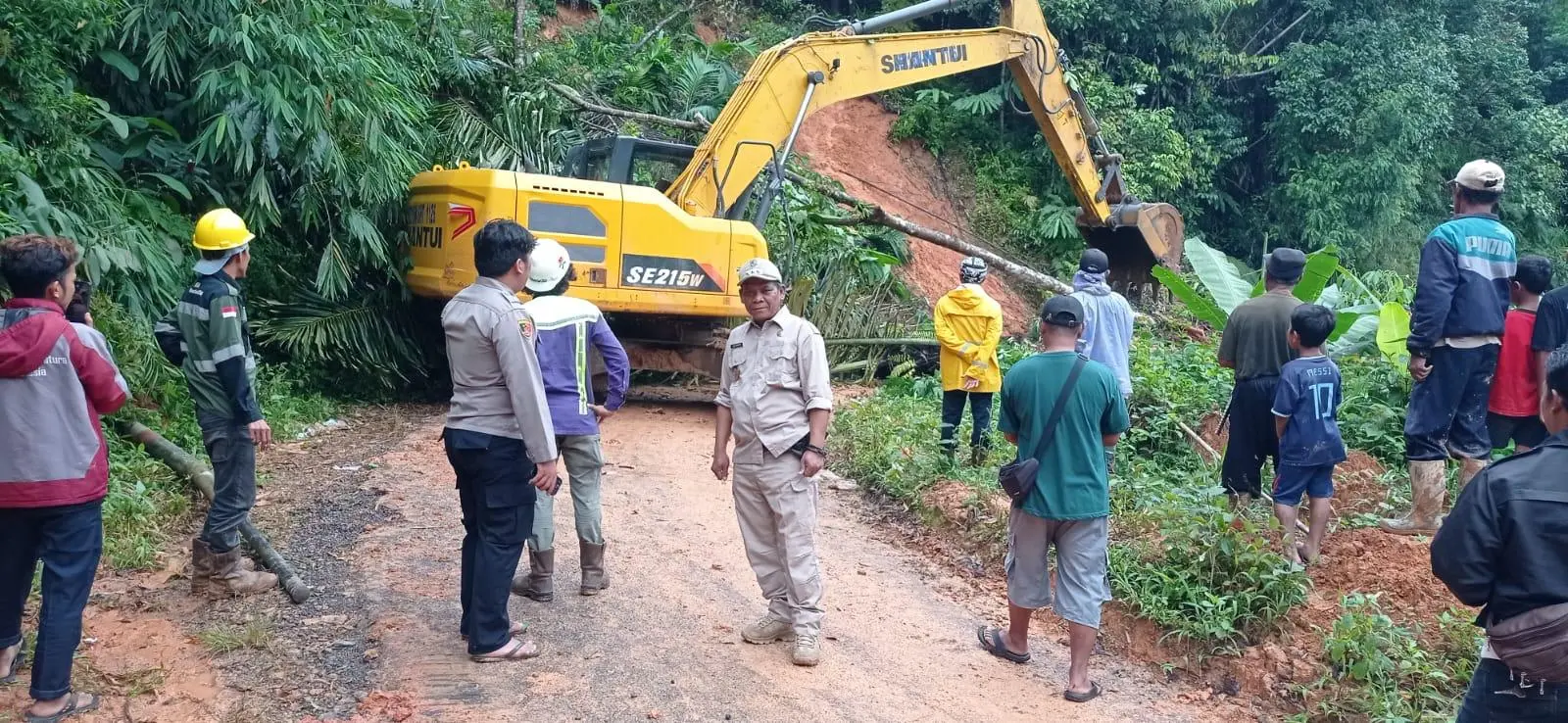 Longsor Lumpuhkan Jalur Ciemas, Tim Gabungan Bergerak Cepat Pulihkan Akses