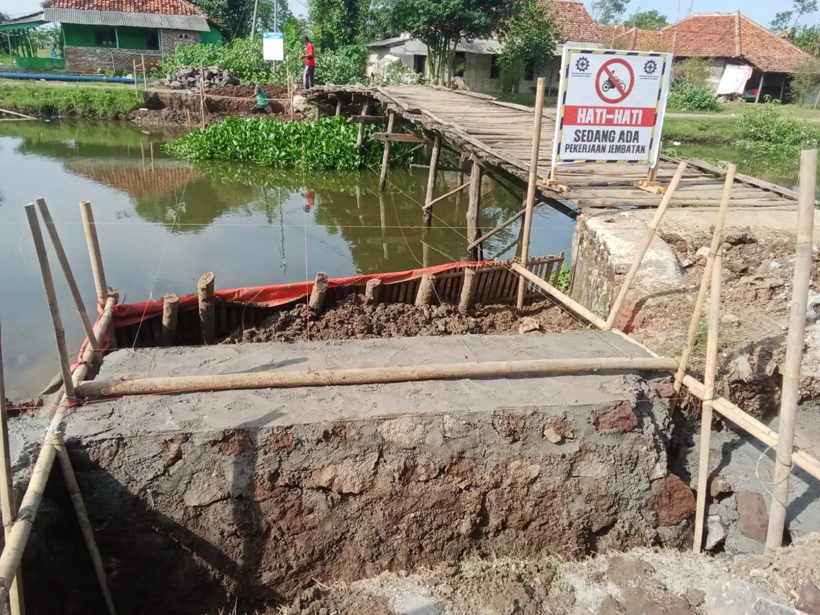 Diduga Besi Bekas, Rehab Jembatan Sukadadi Jadi Sorotan!