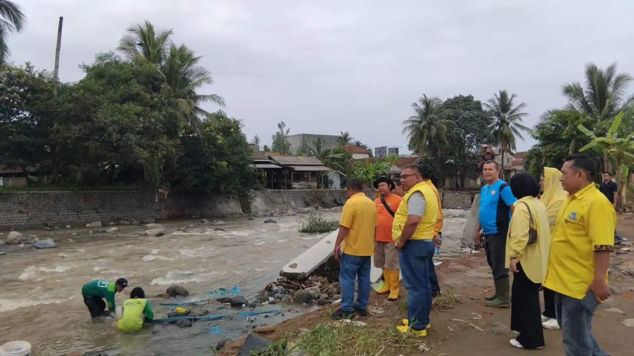 Ketua DPRD Sukabumi Tinjau Cisolok Pascabanjir, Dorong Percepatan Perbaikan Sekolah dan Tanggul