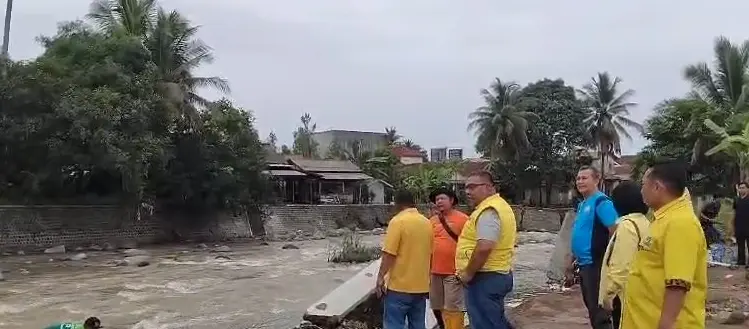 Ketua DPRD Sukabumi Sigap Salurkan Bantuan Korban Banjir Cisolok