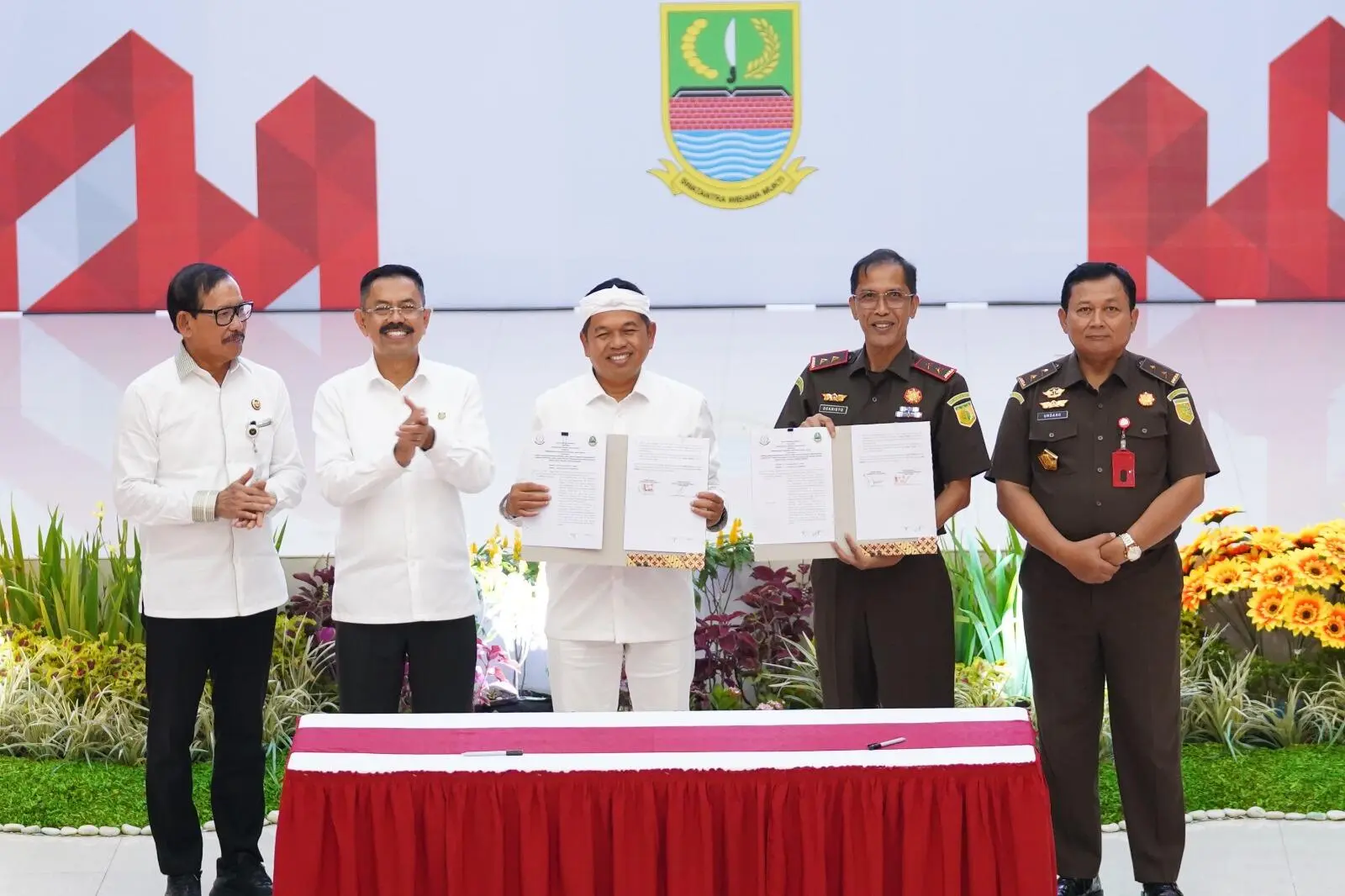 Kejati Jabar dan Pemprov Teken Kerja Sama Laksanakan Pidana Kerja Sosial, Bakal Jadi Percontohan Nasional