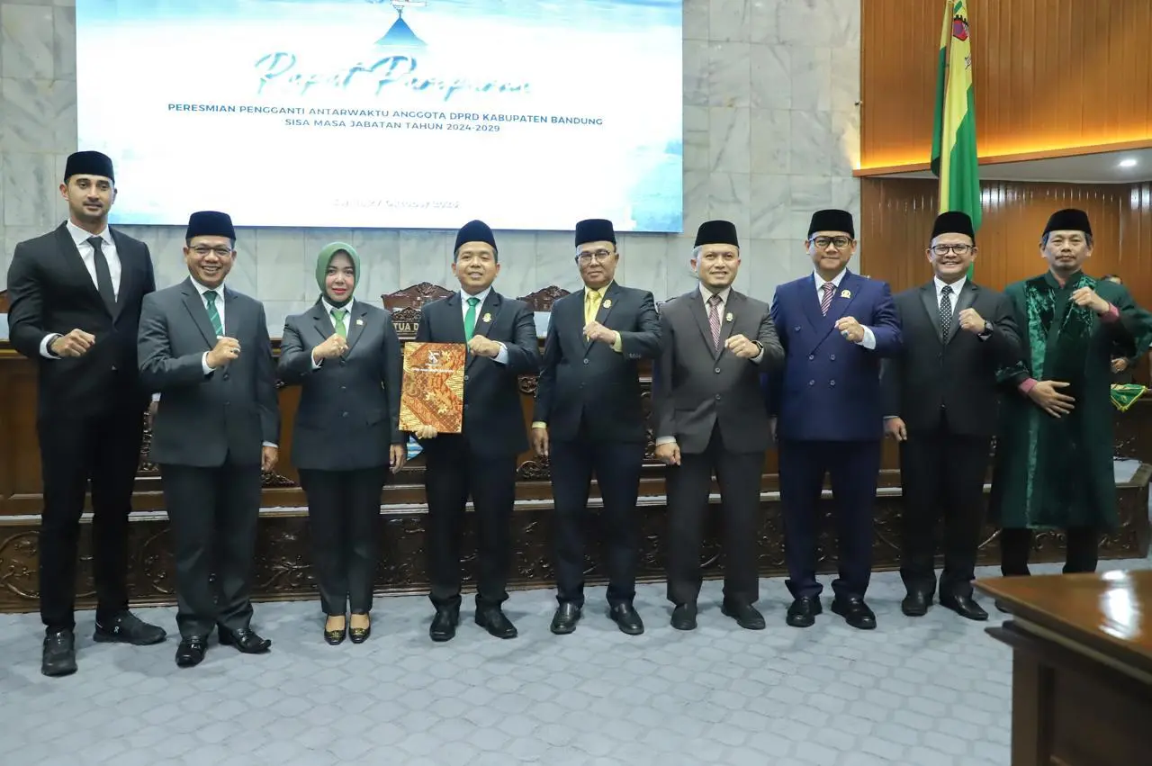 Khoiril Anwar Resmi Gantikan Almarhumah Tiktik Kartika di DPRD Kabupaten Bandung