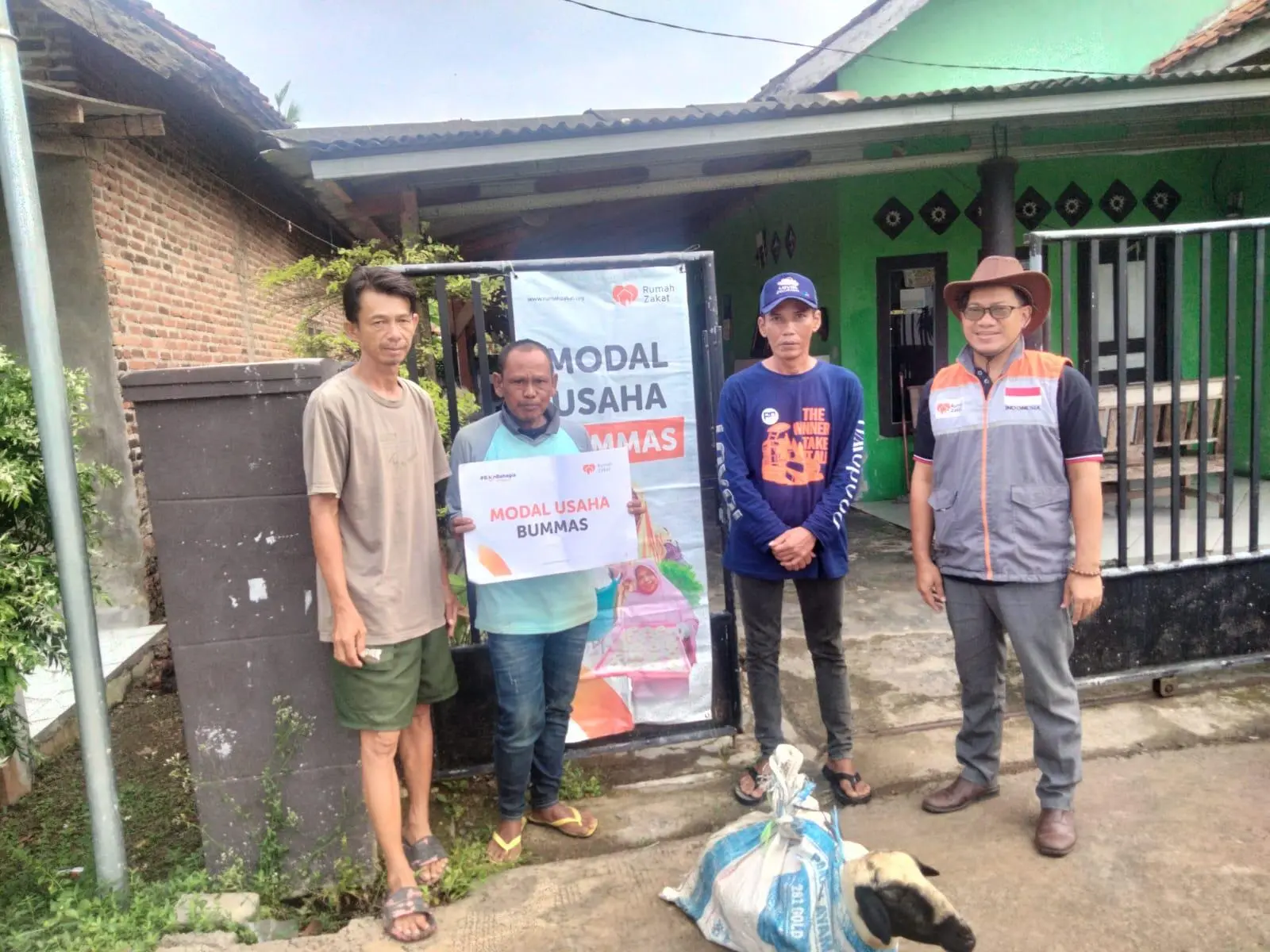 Rumah Zakat Tebar Berkah Domba: Gempol Bangkit dengan Modal Usaha
