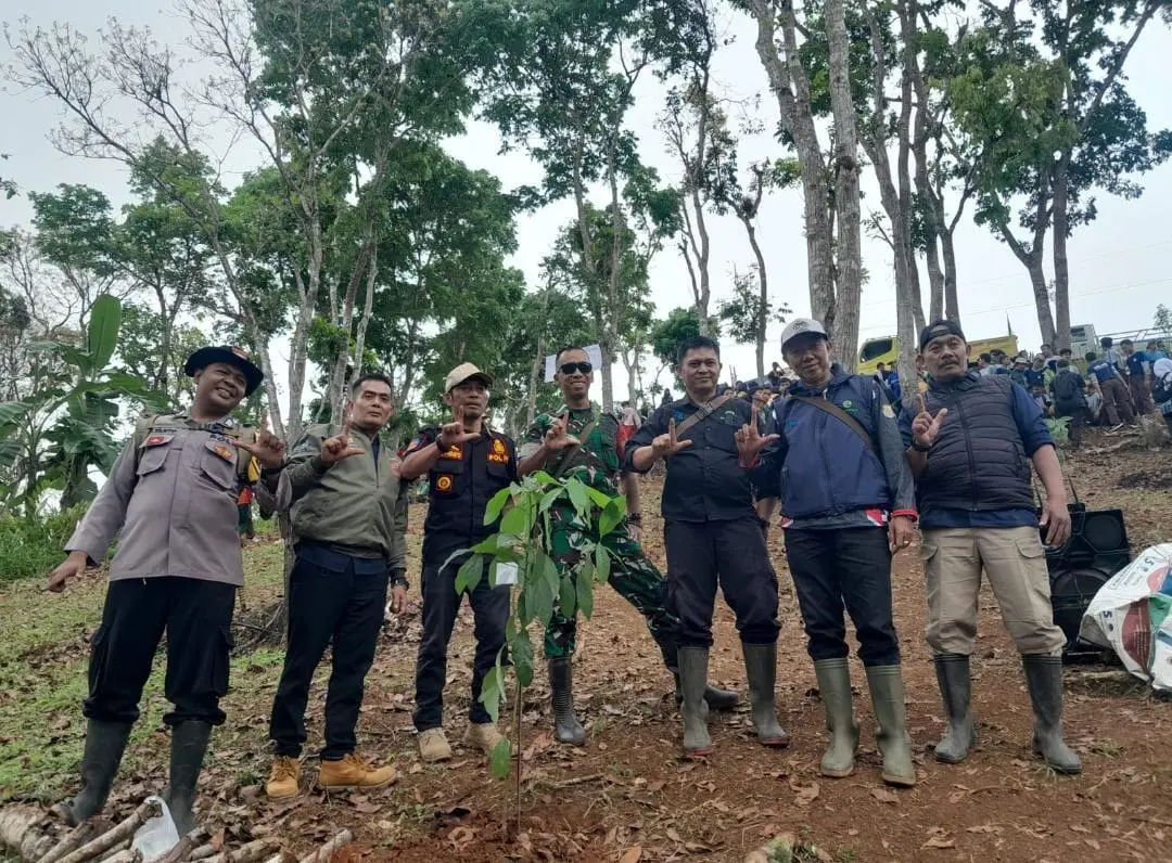 Kegiatan Penghijauan di Buniwangi, Desa Kalibunder