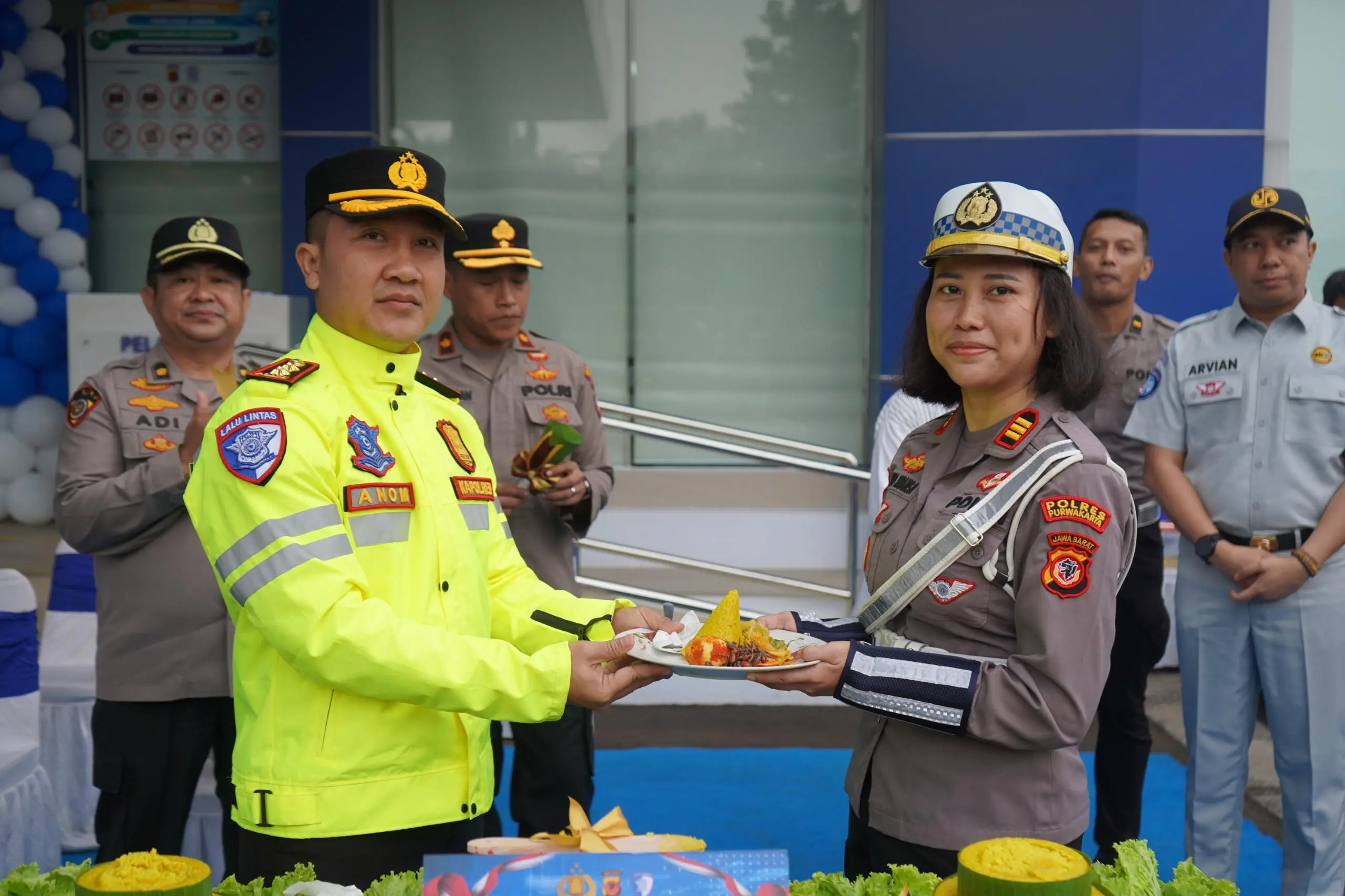 Kapolres Purwakarta Pimpin Apel Pagi Fungsi Lantas 